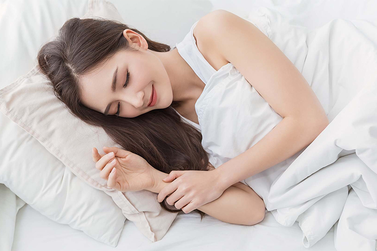 Benefits of a good night's sleep on your skin.